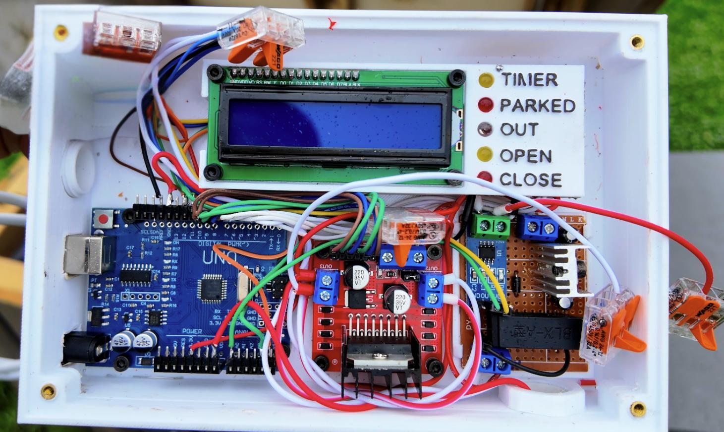 Automatic robot garage (Arduino, Linear actuator, 3D Print files, Code ++)