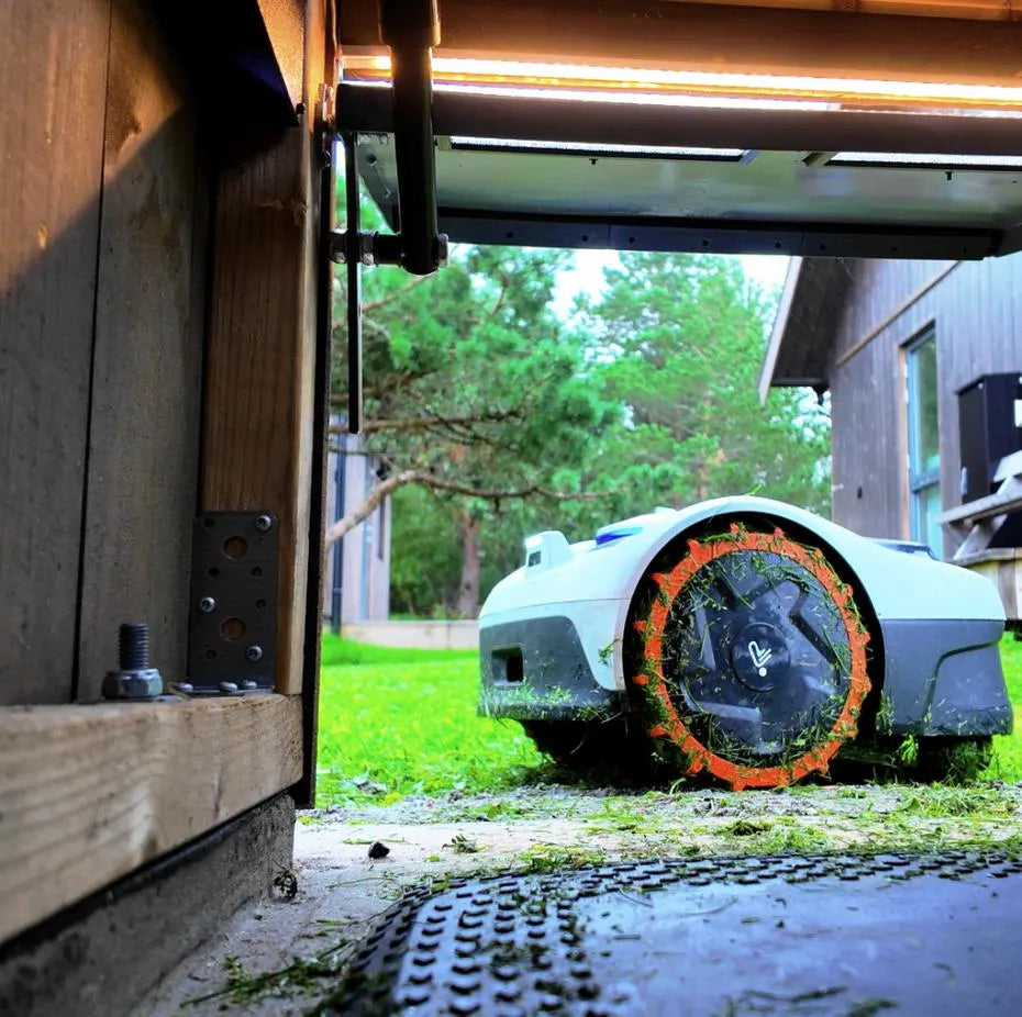 Automatic robot garage (Arduino, Linear actuator, 3D Print files, Code ++)