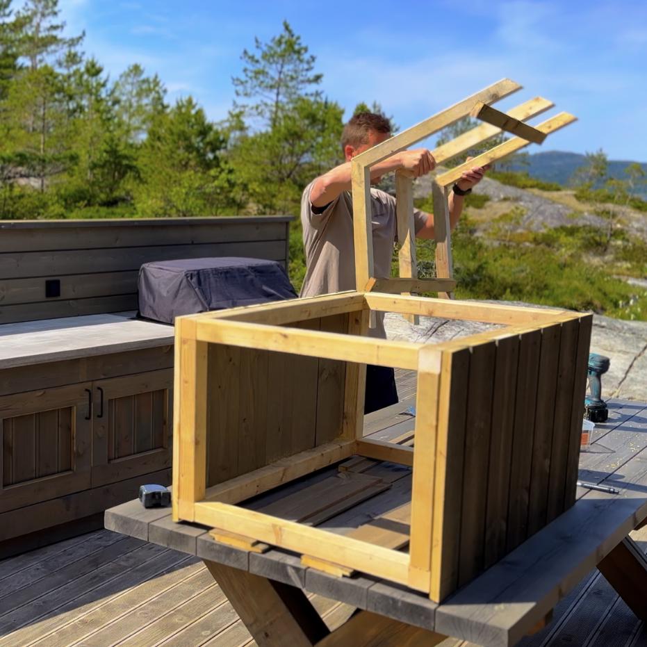 Automatic robot garage (Arduino, Linear actuator, 3D Print files, Code ++)