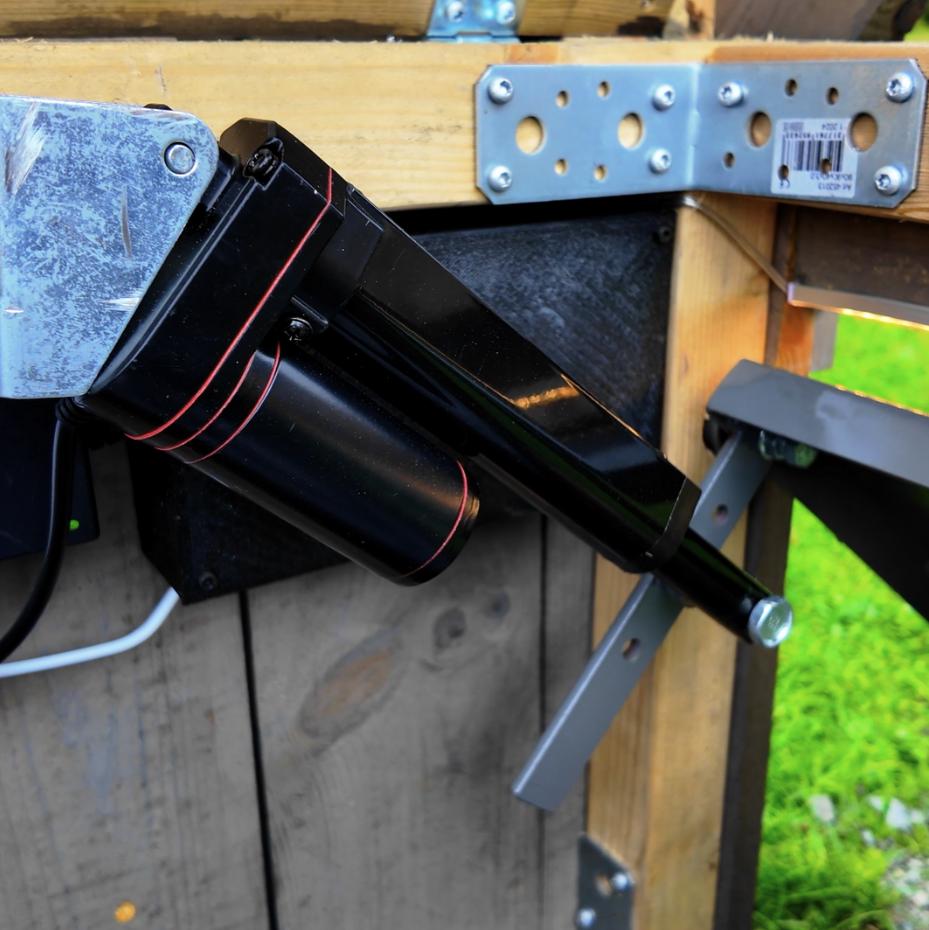 Automatic robot garage (Arduino, Linear actuator, 3D Print files, Code ++)